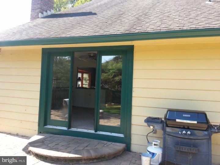 8 Rooftree Road Cherry Hill, NJ 08003 - Photo 3 of 17 Exterior Back
