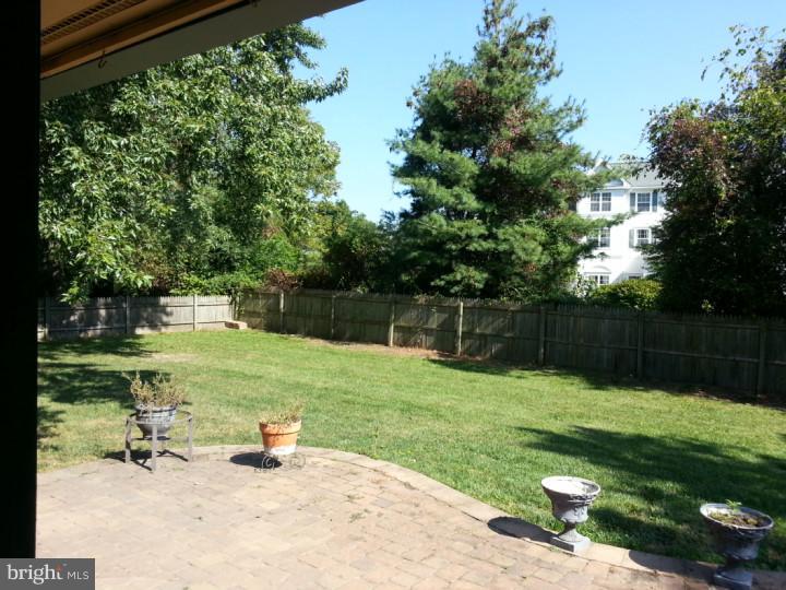 8 Rooftree Road Cherry Hill, NJ 08003 - Photo 4 of 17 Exterior Back