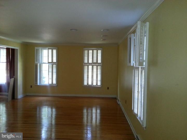 8 Rooftree Road Cherry Hill, NJ 08003 - Photo 7 of 17 Living Room