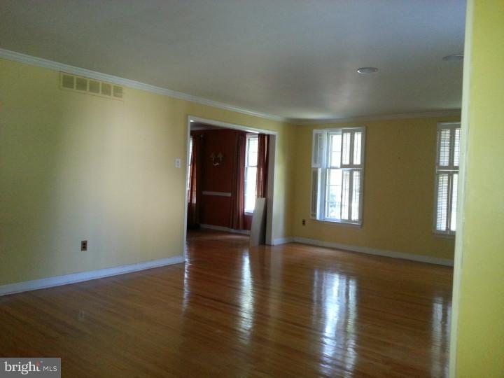 8 Rooftree Road Cherry Hill, NJ 08003 - Photo 8 of 17 Living Room