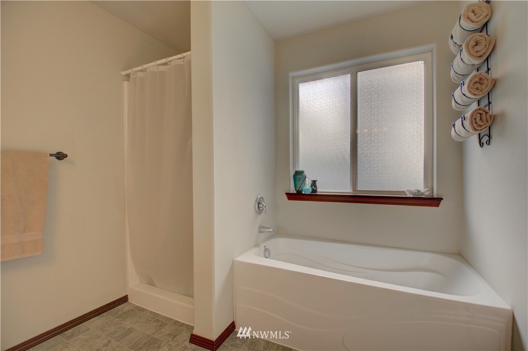 5138 180th Trail Southwest Rochester, WA 98579 - Photo 20 of 33 a bathroom with a bathtub