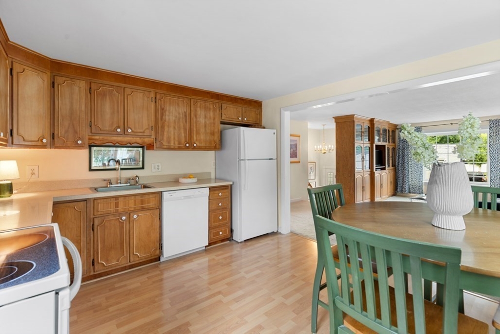 4 Rossmore Road Lynnfield, MA 01940 - Photo 13 of 29