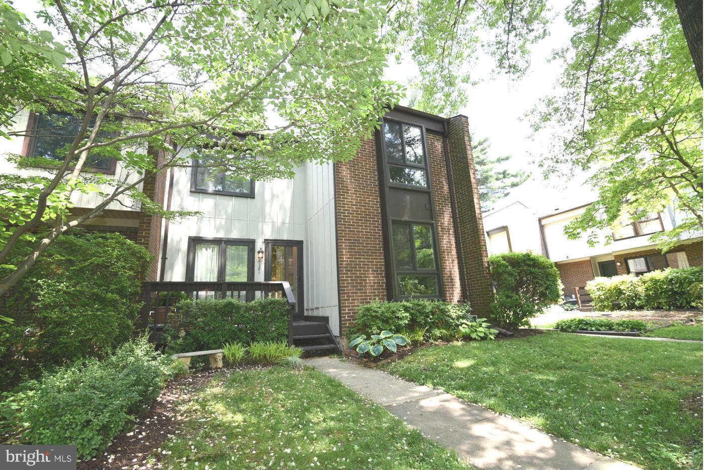 2121 Colts Neck Court Reston, VA 20191 - Photo 1 of 30 Beautiful End Unit Townhouse!