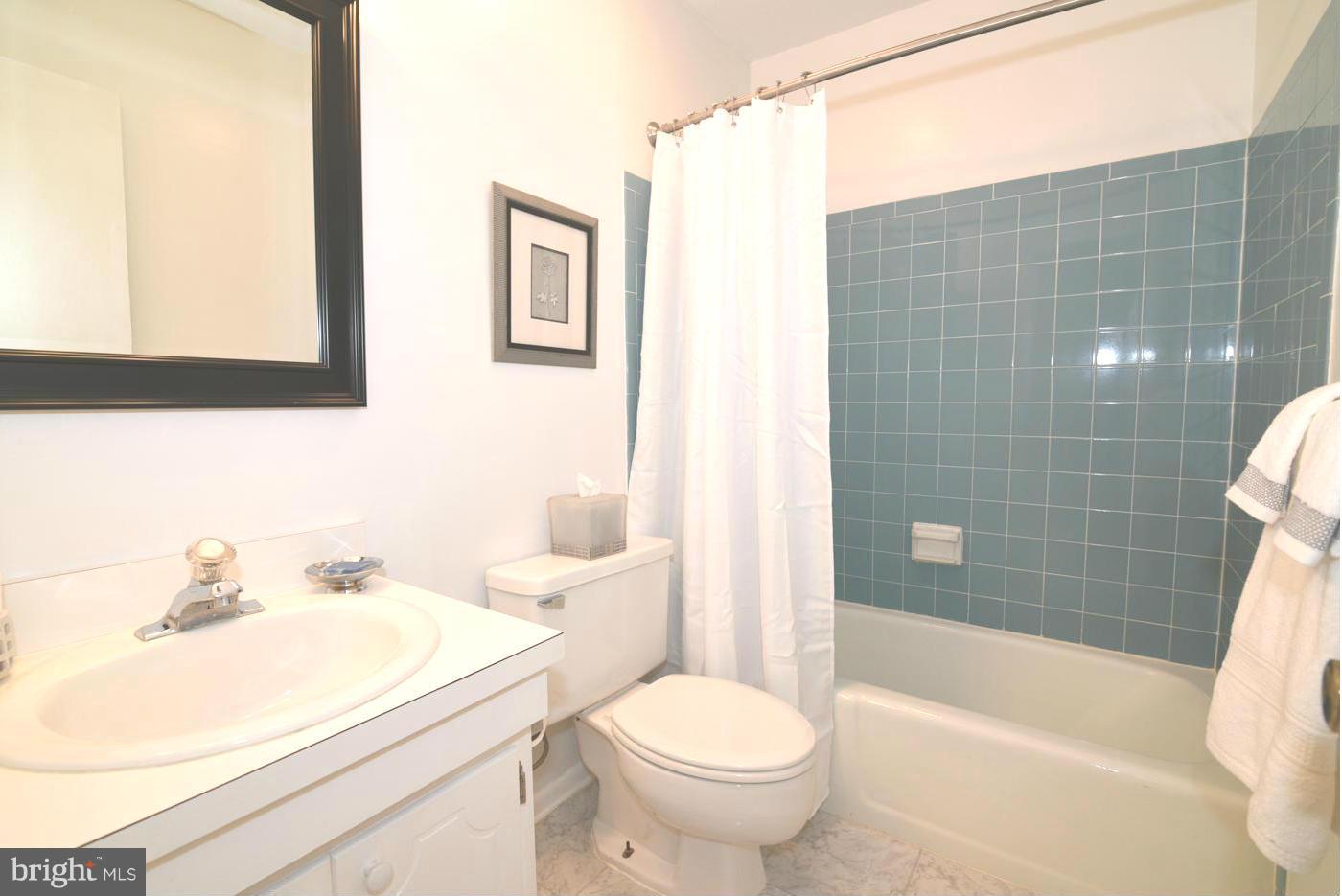 2121 Colts Neck Court Reston, VA 20191 - Photo 21 of 30 Full Master Bath!