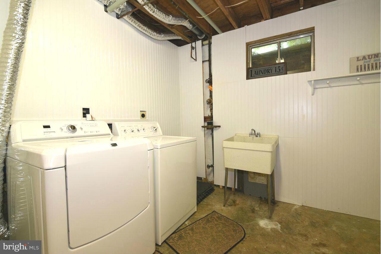 2121 Colts Neck Court Reston, VA 20191 - Photo 22 of 30 Large Laundry Room w/New Dryer