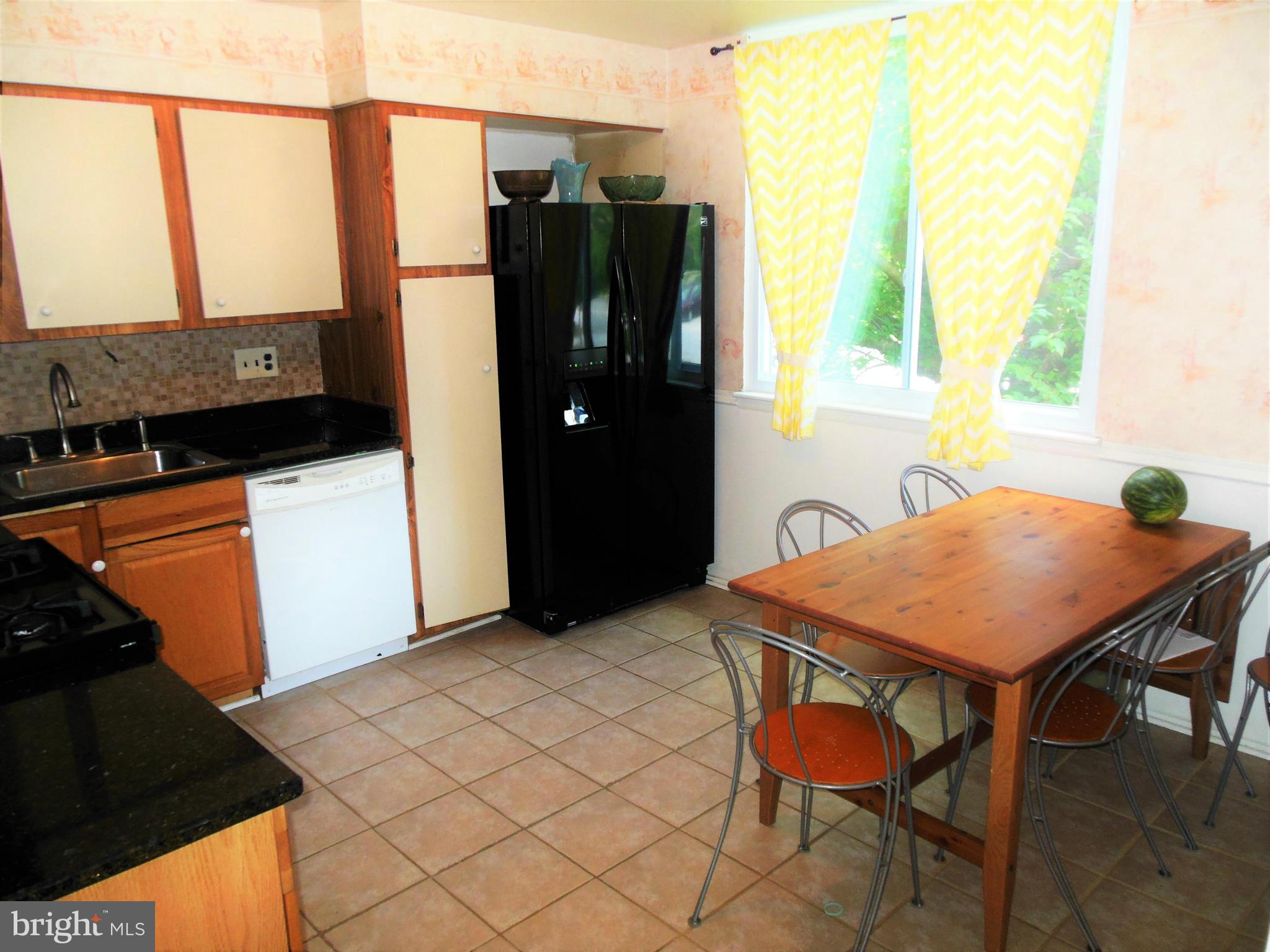9251 Bellbeck Road Baltimore, MD 21234 - Photo 5 of 28 Kitchen