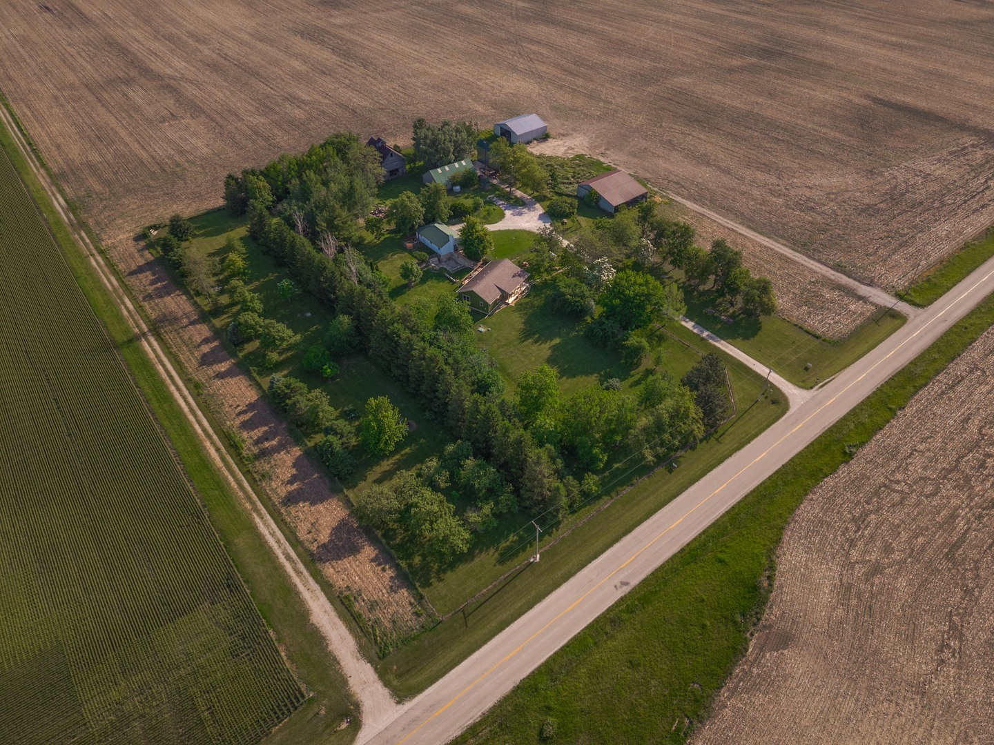 22037 East 2600 N Road Odell, IL 60460 - Photo 46 of 59 a view of a garden from a balcony