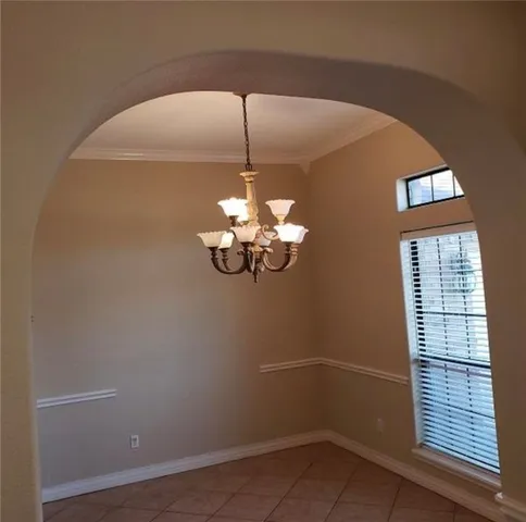 a view of a livingroom with window