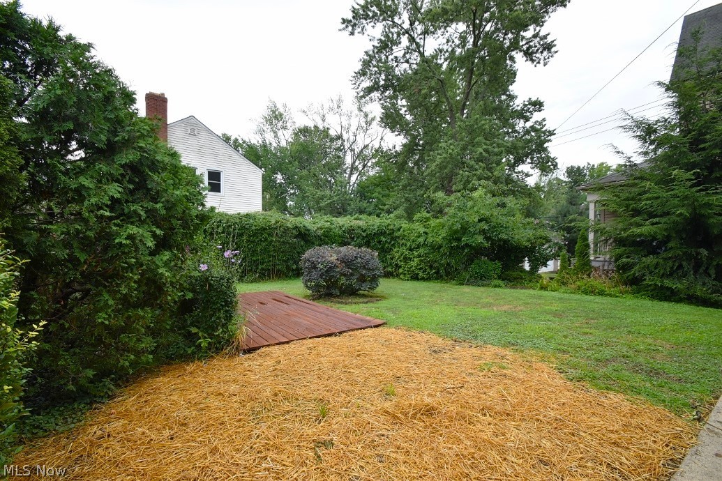1114 Clifford Road Cleveland Heights, OH 44121 - Photo 31 of 33 Side yard is very private and has a deck