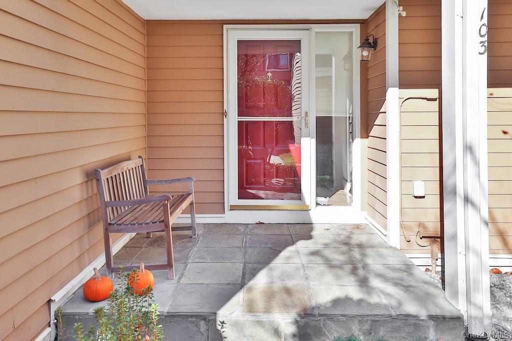 103 Rambling Brook Road Chappaqua, NY 10514 - Photo 4 of 33