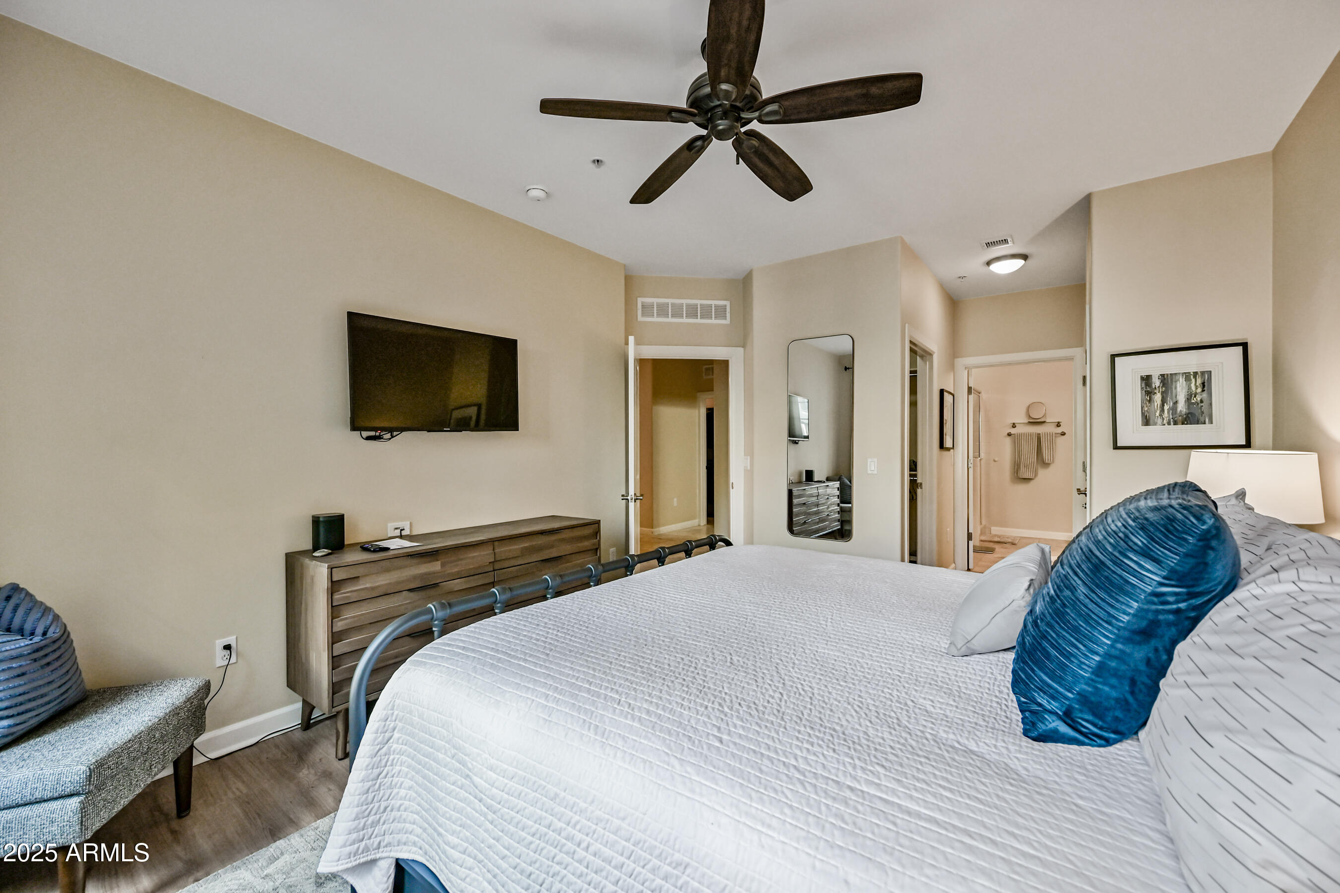 7291 North Scottsdale Road, Unit 2008 Paradise Valley, AZ 85253 - Photo 16 of 28 a bedroom with a bed a flat screen tv and a couch