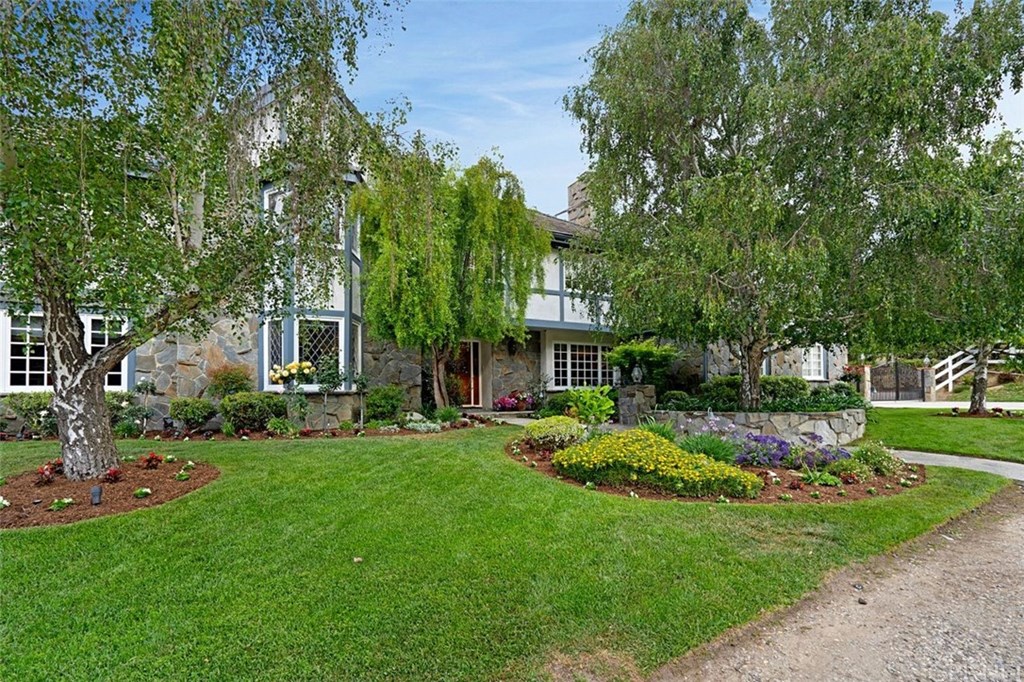 1 Cinch Road Bell Canyon, CA 91307 - Photo 3 of 46