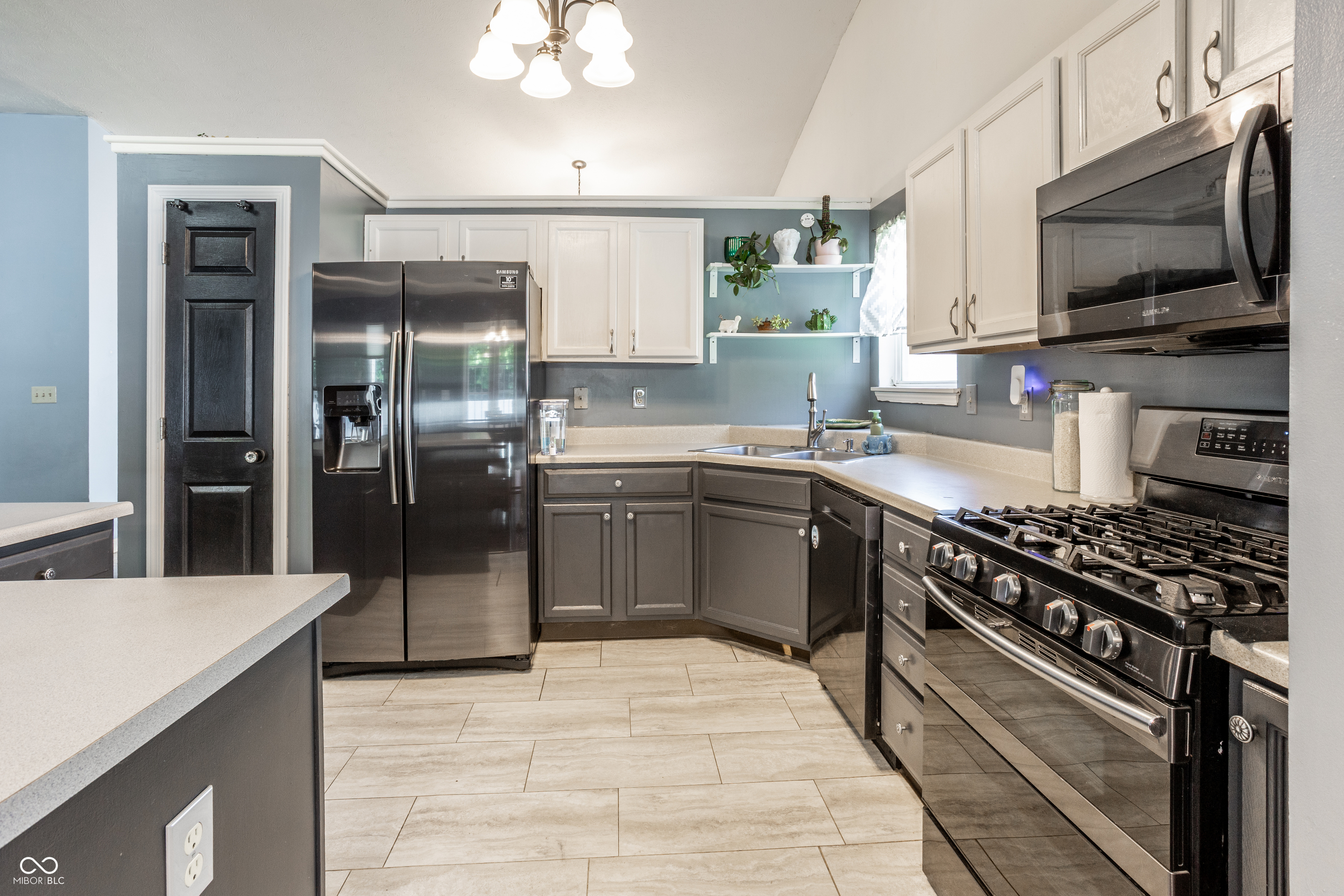 2908 Rothe Lane Indianapolis, IN 46229 - Photo 11 of 32 Gallery Image 11