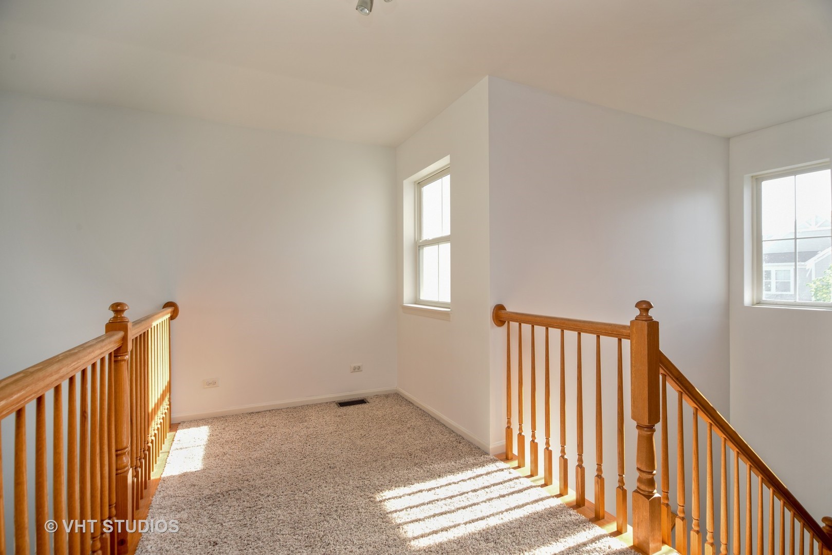 2946 Falling Waters Lane Lindenhurst, IL 60046 - Photo 6 of 10 a view of a hallway with windows