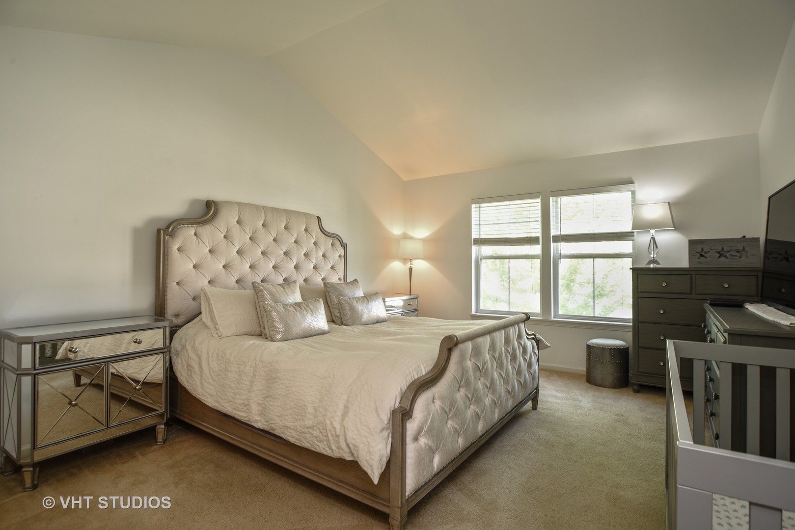 2946 Falling Waters Lane Lindenhurst, IL 60046 - Photo 7 of 10 a bedroom with a bed and with furniture