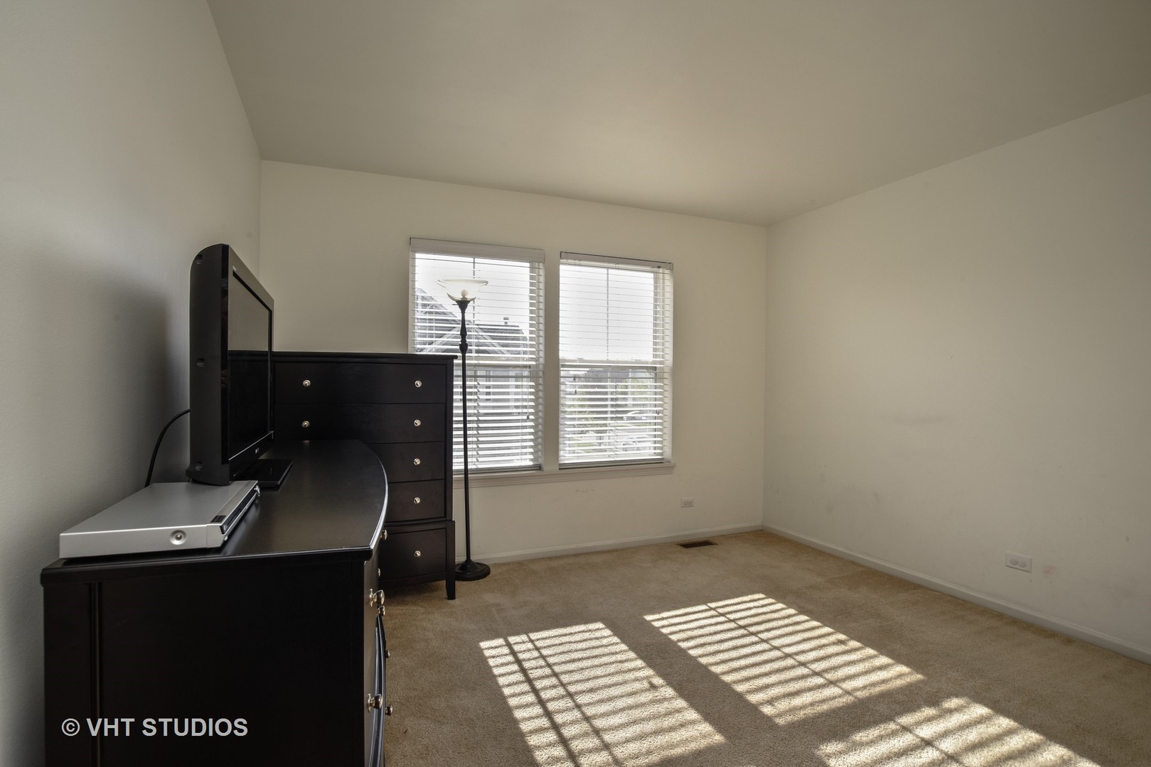 2946 Falling Waters Lane Lindenhurst, IL 60046 - Photo 8 of 10 a view of a workspace with furniture and window