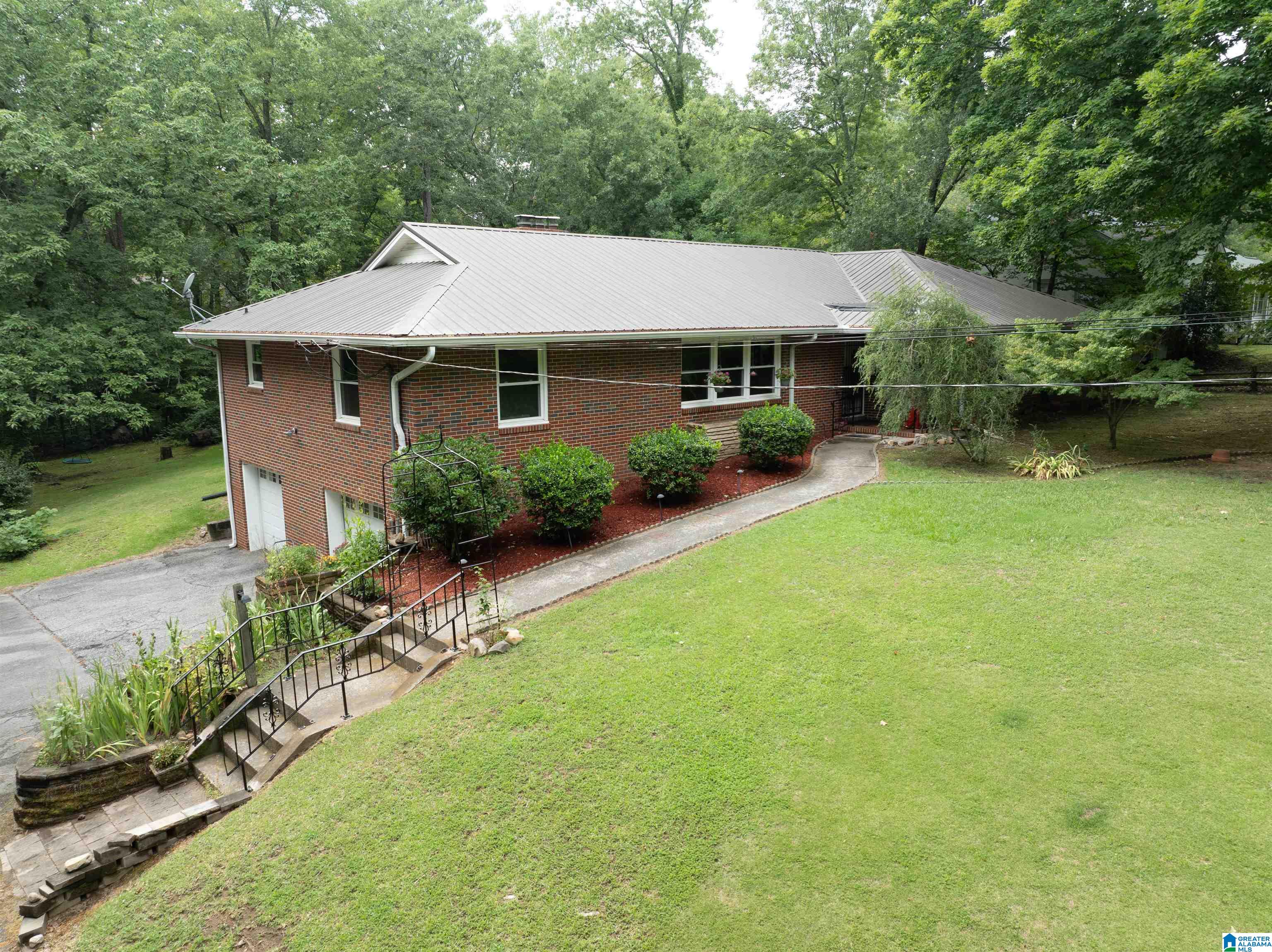300 Crestview Road Anniston, AL 36207 - Photo 1 of 48