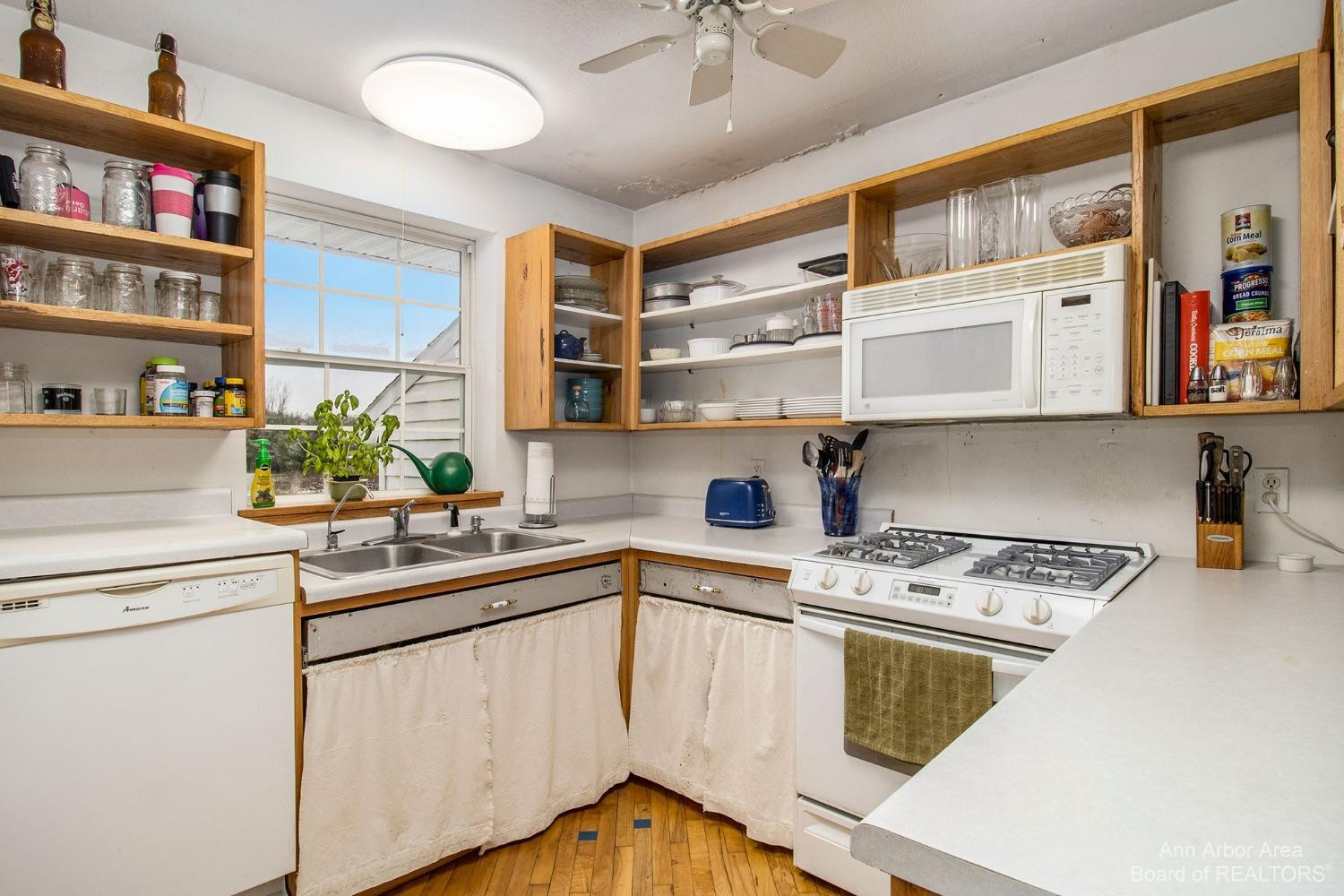 12960 Teachout Road Manitou Beach, MI 49253 - Photo 8 of 30 Photo 8