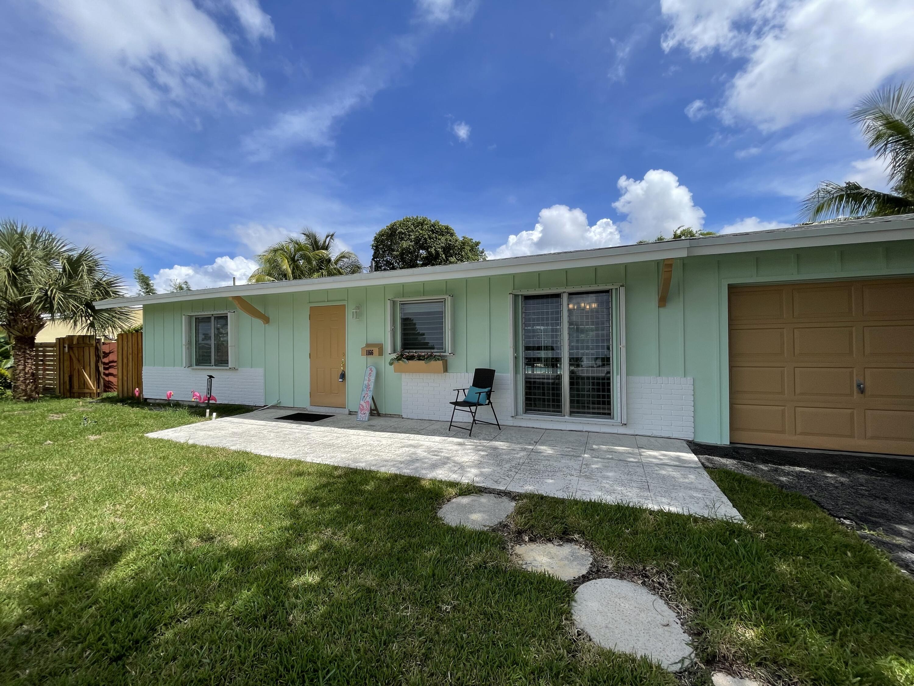 1166 Southwest 4th Street Boca Raton, FL 33486 - Photo 3 of 38 Front walkway