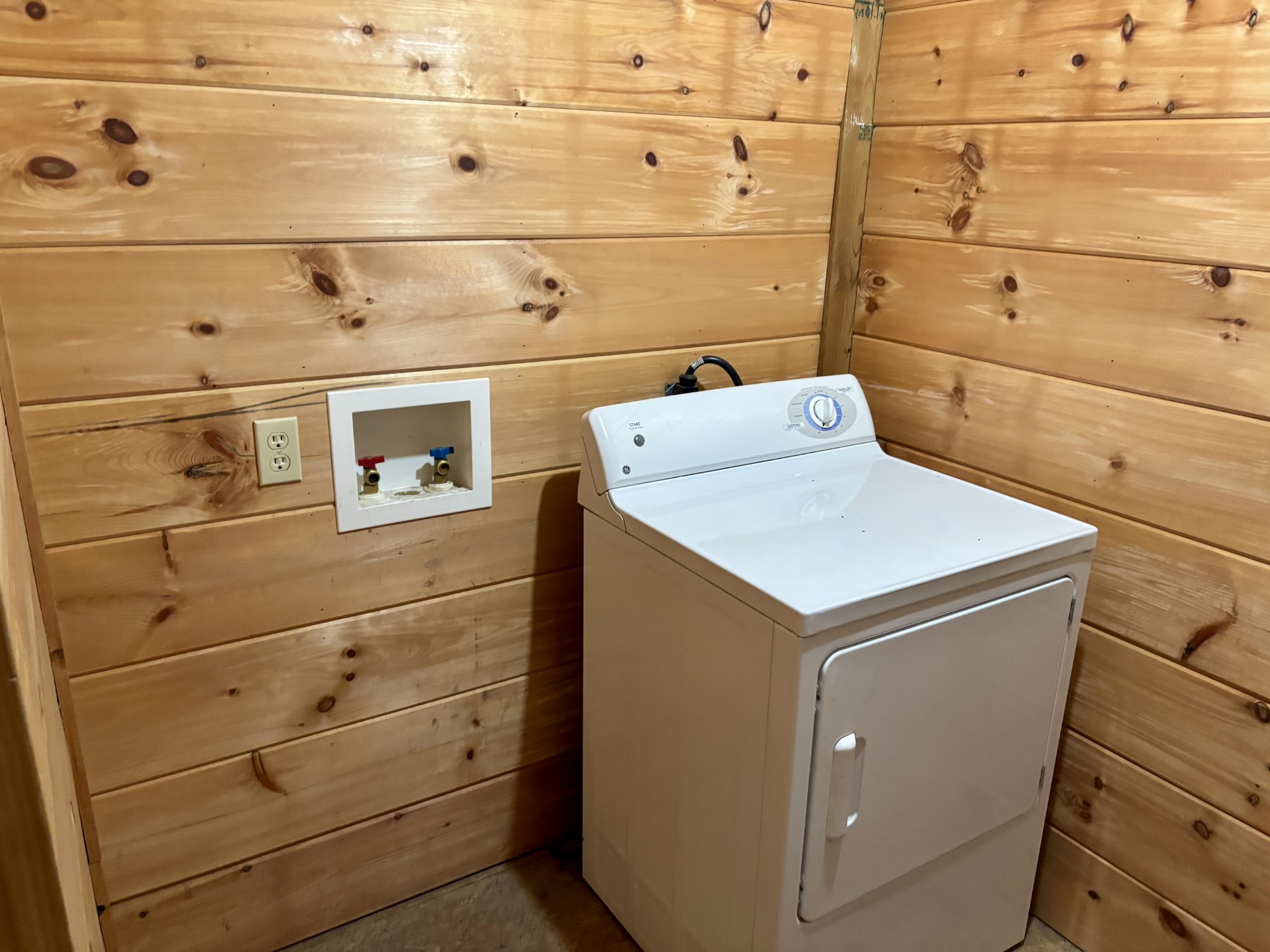 519 Turnpike Lawrenceburg, TN 38464 - Photo 16 of 20 a utility room with dryer and washer