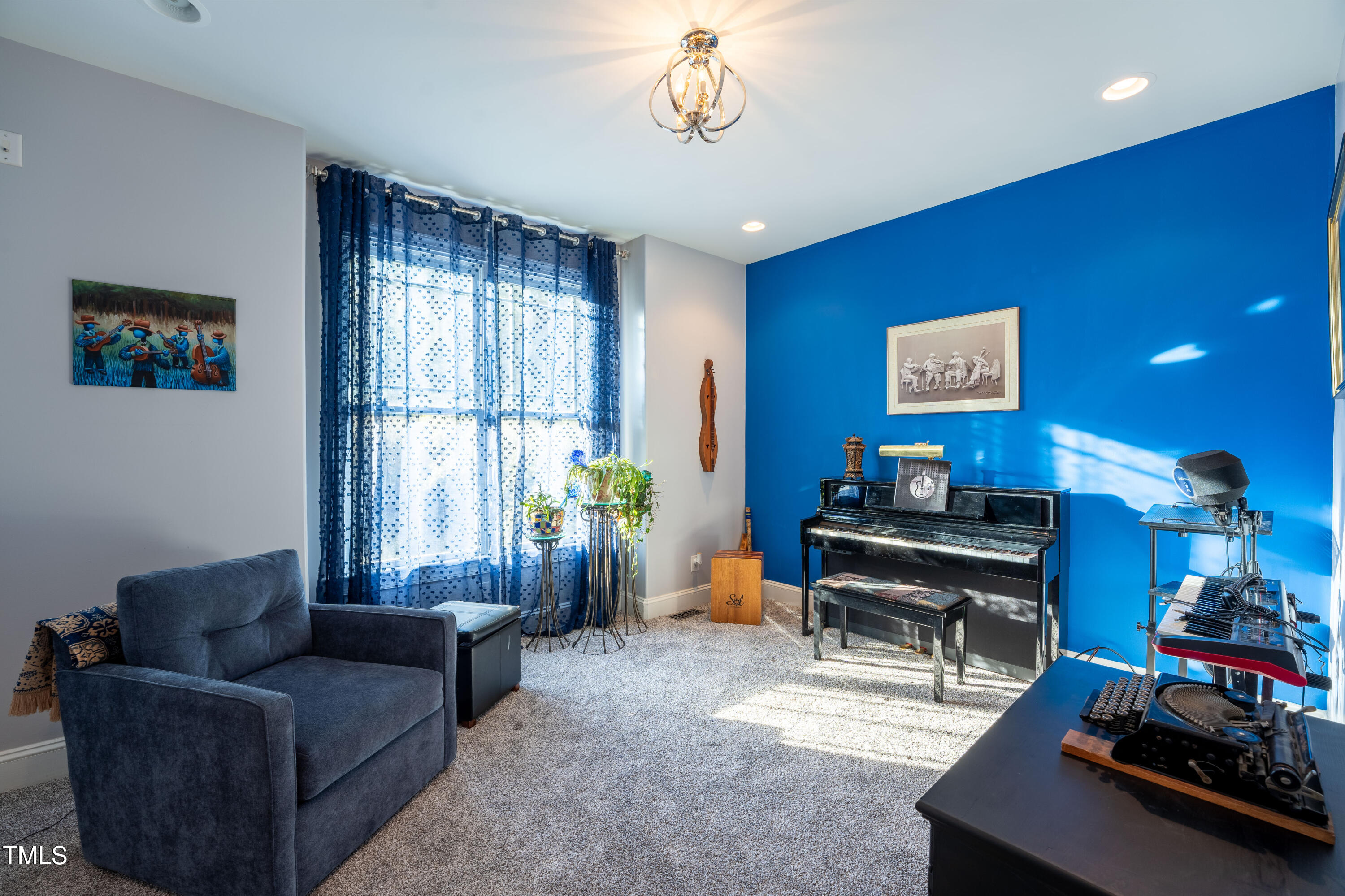 8104 Last Oak Court Raleigh, NC 27613 - Photo 14 of 26 20241023-_DSC7892-HDR