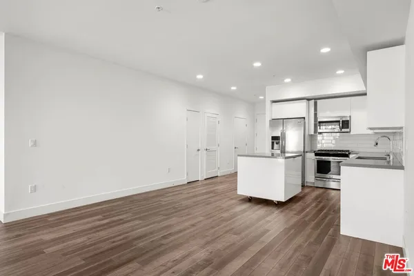 $4,195 | 1215 South Bedford Street, Unit 304, Los Angeles, CA 90035