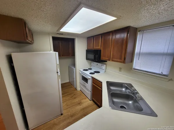 $900 | 6350 Cambridge Drive, Unit 2, San Antonio, TX 78218