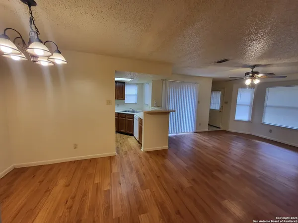 $900 | 6350 Cambridge Drive, Unit 2, San Antonio, TX 78218