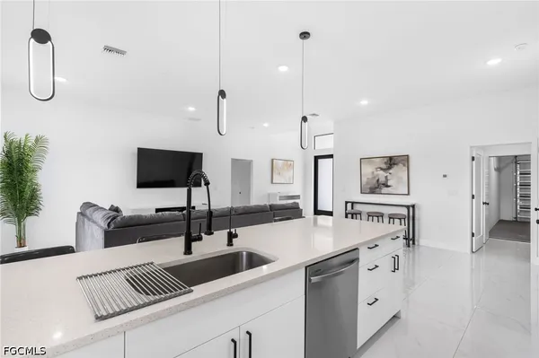 $2,700 | 2608 25th Street West, Lehigh Acres, FL 33971