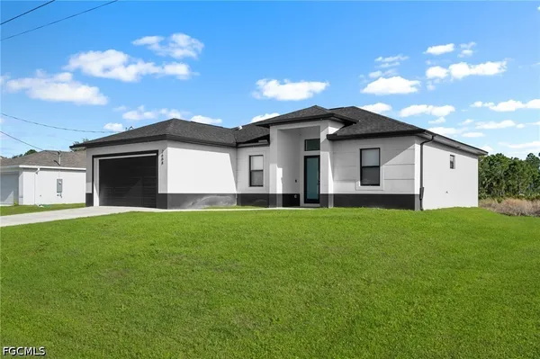 $2,700 | 2608 25th Street West, Lehigh Acres, FL 33971