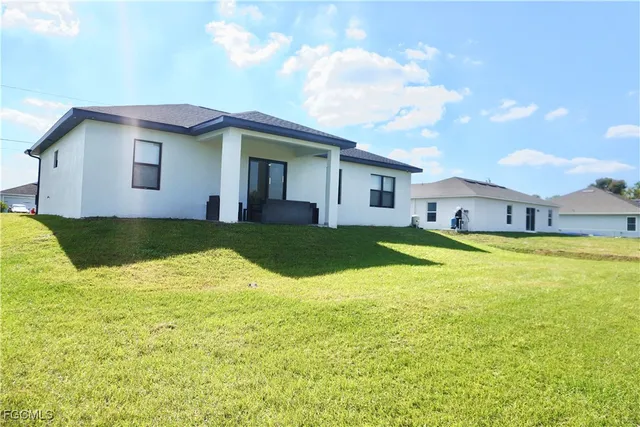 $3,200 | 2608 25th Street West, Lehigh Acres, FL 33971