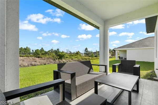 $2,700 | 2608 25th Street West, Lehigh Acres, FL 33971