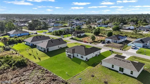 $2,700 | 2608 25th Street West, Lehigh Acres, FL 33971