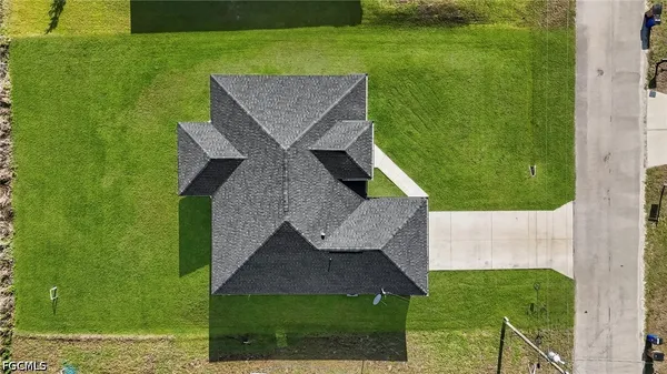 $2,700 | 2608 25th Street West, Lehigh Acres, FL 33971