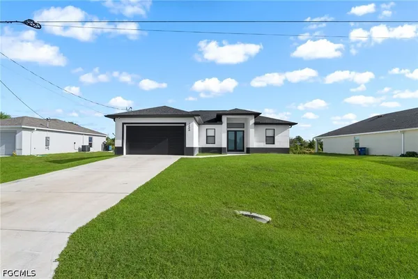 $2,700 | 2608 25th Street West, Lehigh Acres, FL 33971