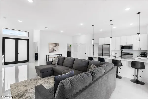 $2,700 | 2608 25th Street West, Lehigh Acres, FL 33971