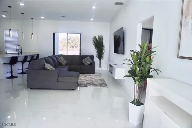 $3,200 | 2608 25th Street West, Lehigh Acres, FL 33971