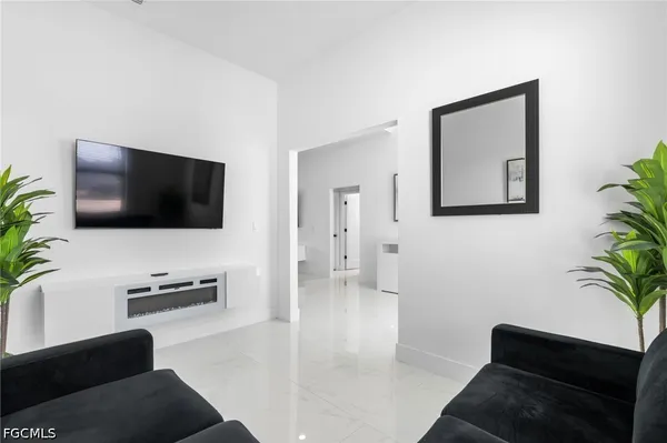 $2,700 | 2608 25th Street West, Lehigh Acres, FL 33971