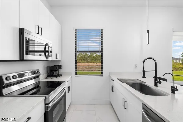 $2,700 | 2608 25th Street West, Lehigh Acres, FL 33971
