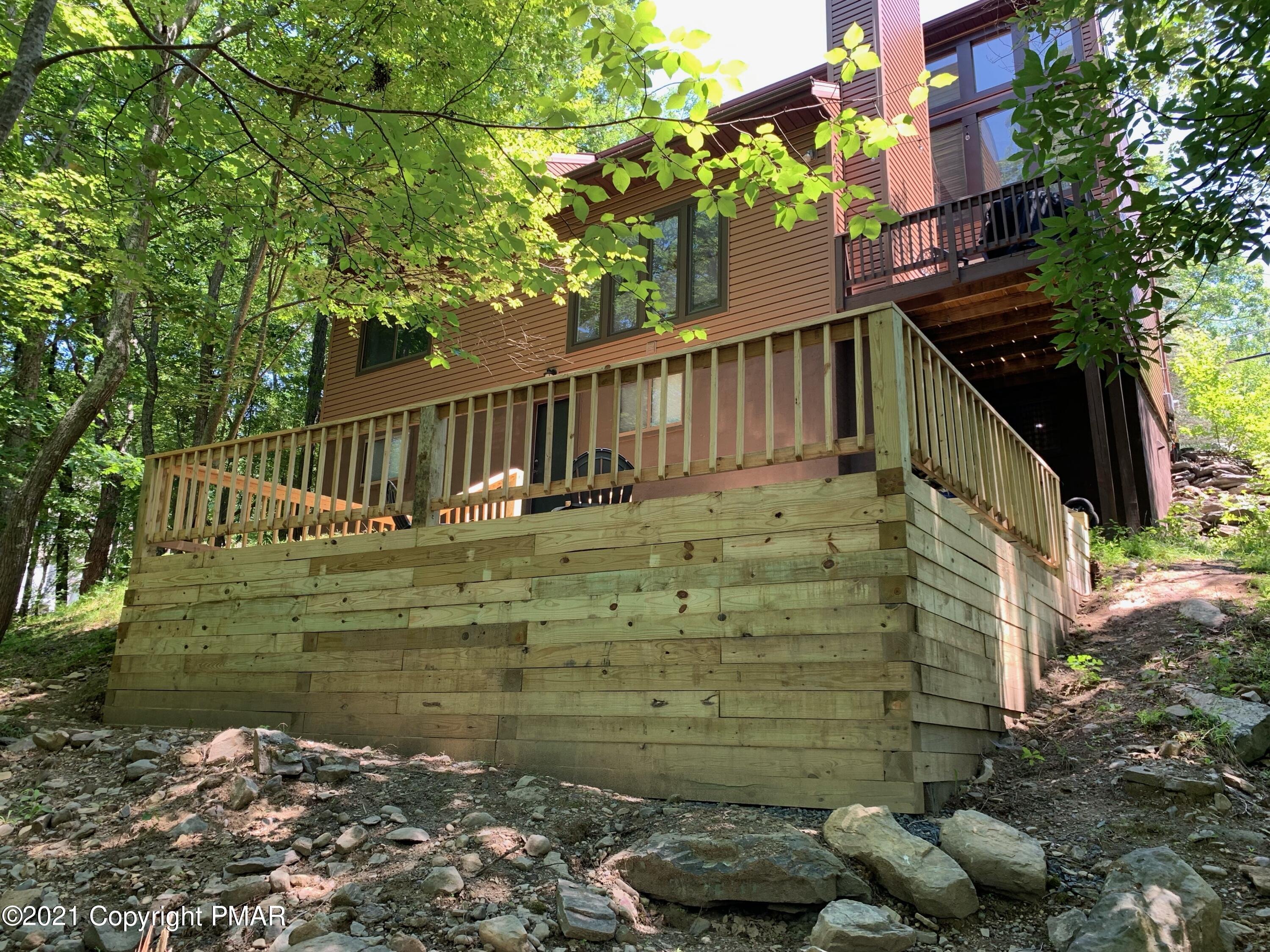 135 Edinburgh Road Bushkill, PA 18324 - Photo 33 of 34 a backyard of a house with lots of green space