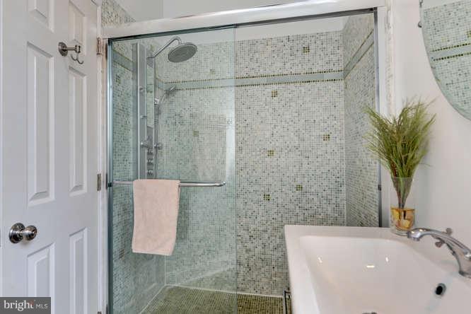 334 13th Street Northeast Washington, DC 20002 - Photo 19 of 30 Bath