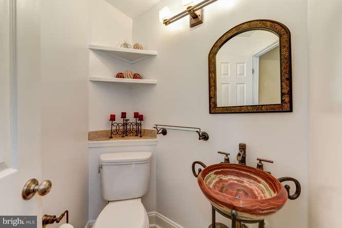 334 13th Street Northeast Washington, DC 20002 - Photo 7 of 30 Bath