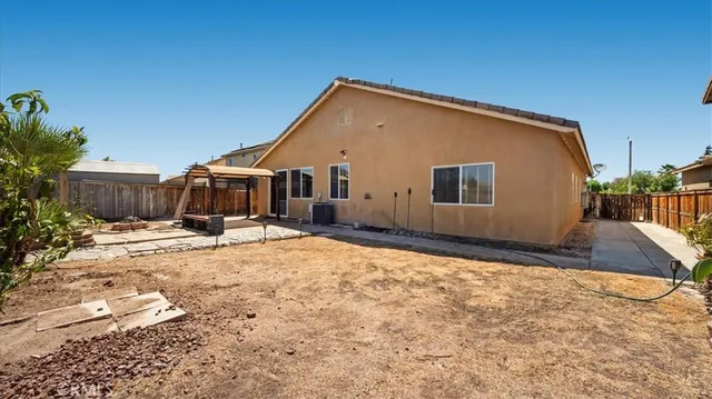 $499,999 | 13849 Jackson Street, Oak Hills, CA 92344