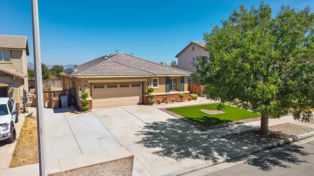 $499,999 | 13849 Jackson Street, Oak Hills, CA 92344