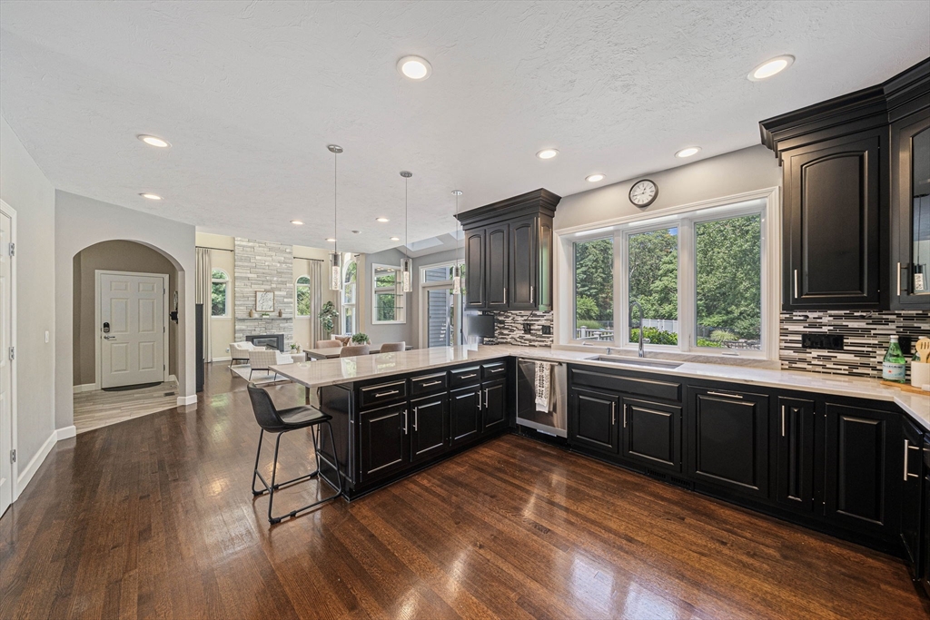 40 Hillside Drive Wrentham, MA 02093 - Photo 4 of 41