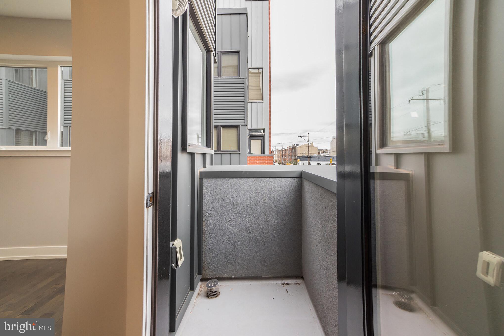 307-9 Reed Street, Unit A Philadelphia, PA 19147 - Photo 13 of 30 Kitchen terrace