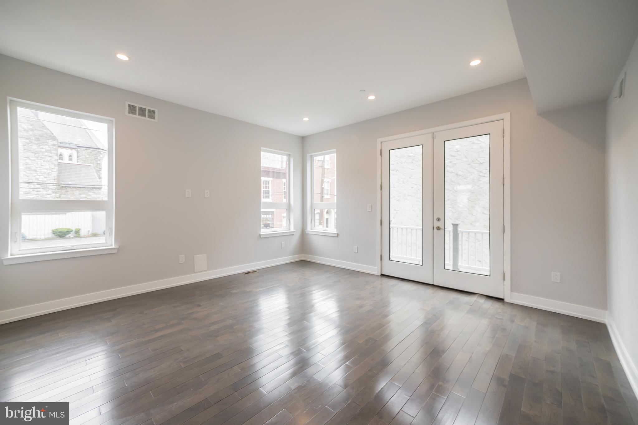 307-9 Reed Street, Unit A Philadelphia, PA 19147 - Photo 15 of 30 Main floor living