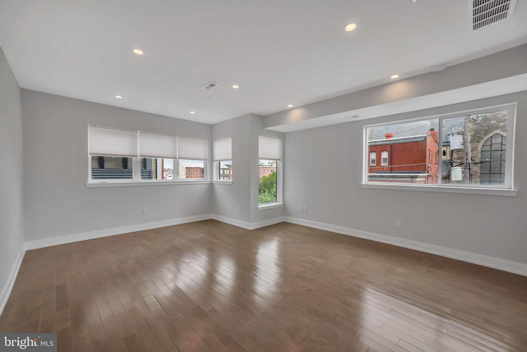 307-9 Reed Street, Unit A Philadelphia, PA 19147 - Photo 18 of 30 Master suite