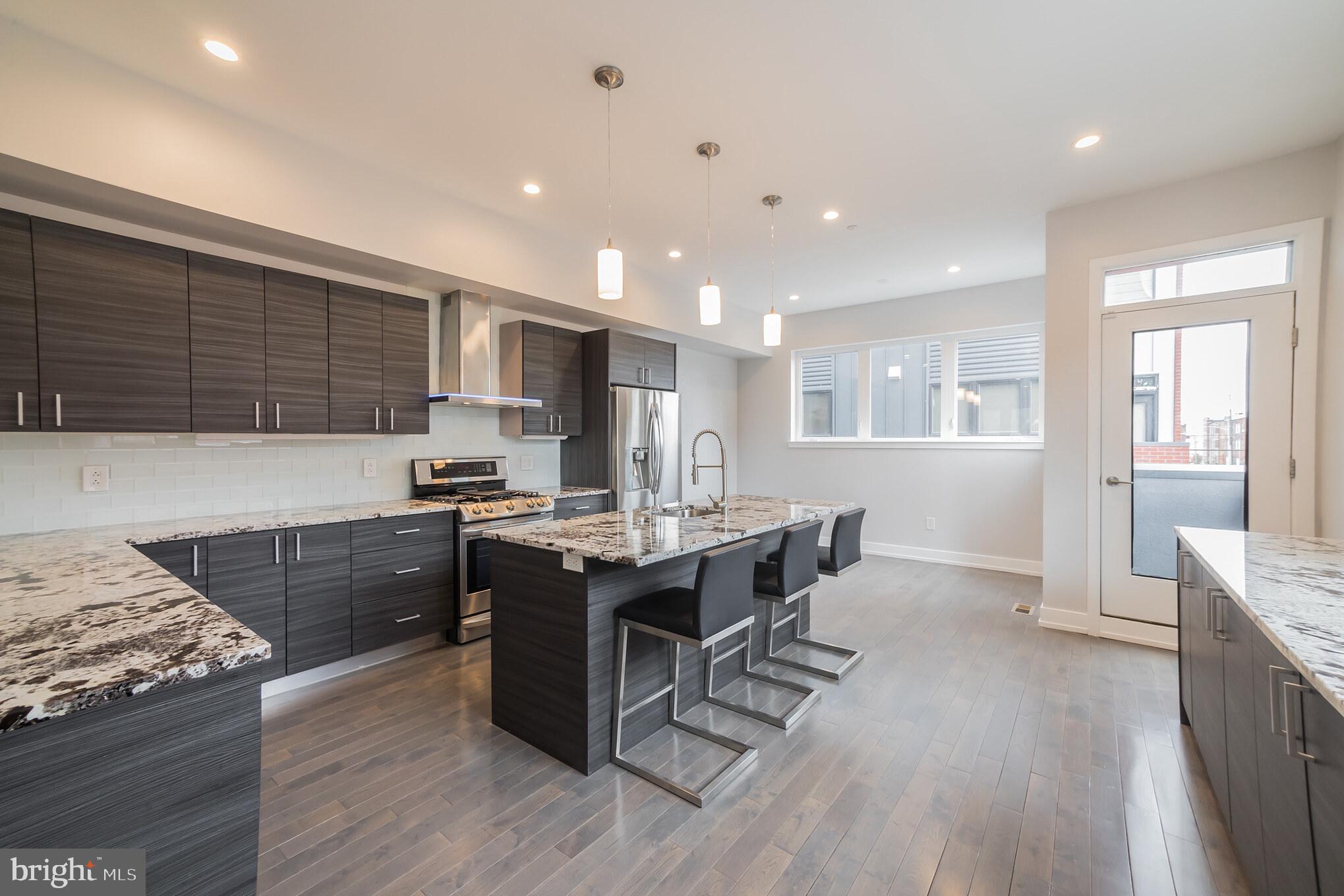 307-9 Reed Street, Unit A Philadelphia, PA 19147 - Photo 9 of 30 Kitchen with dining area