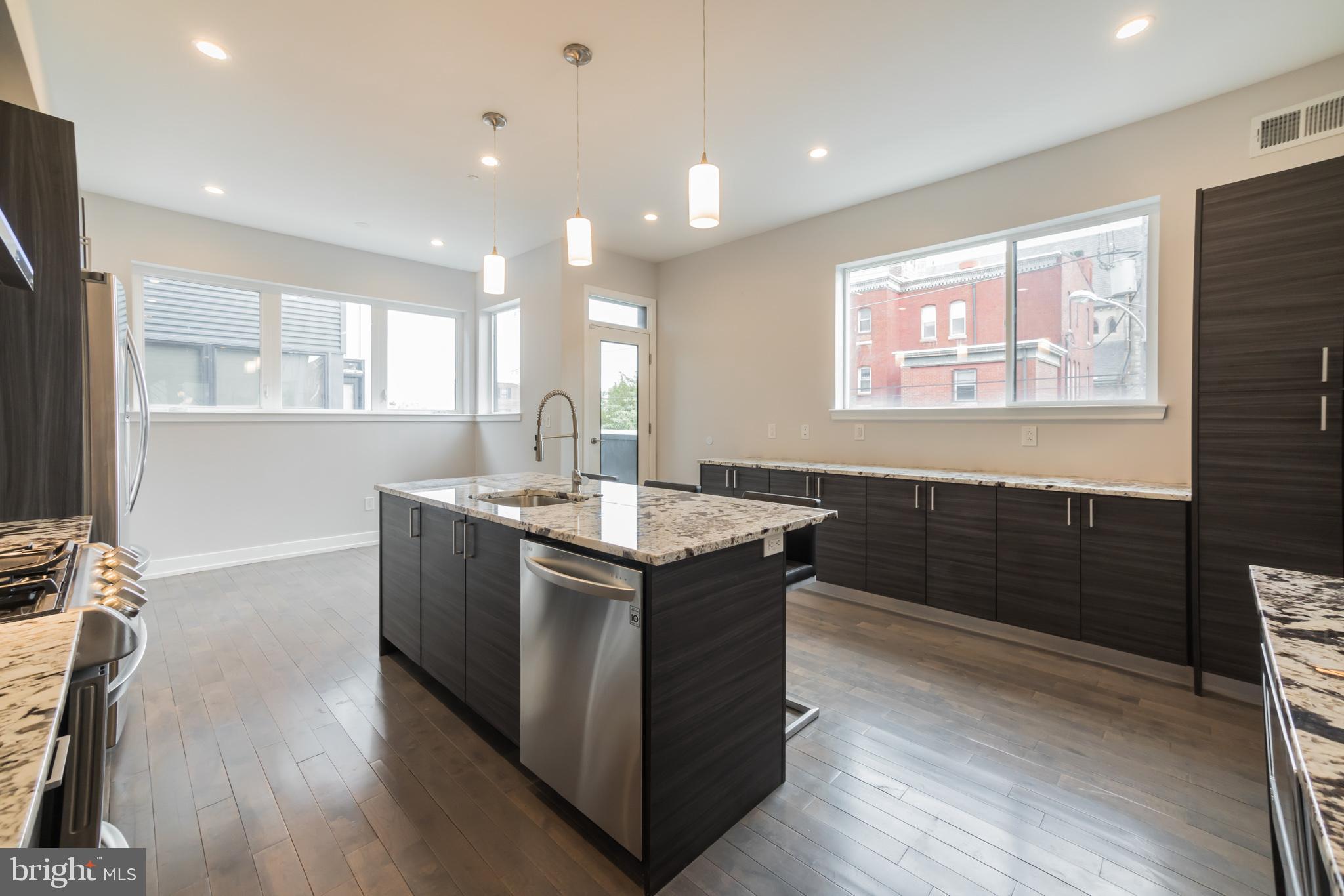 307-9 Reed Street, Unit A Philadelphia, PA 19147 - Photo 10 of 30 Kitchen with dining area